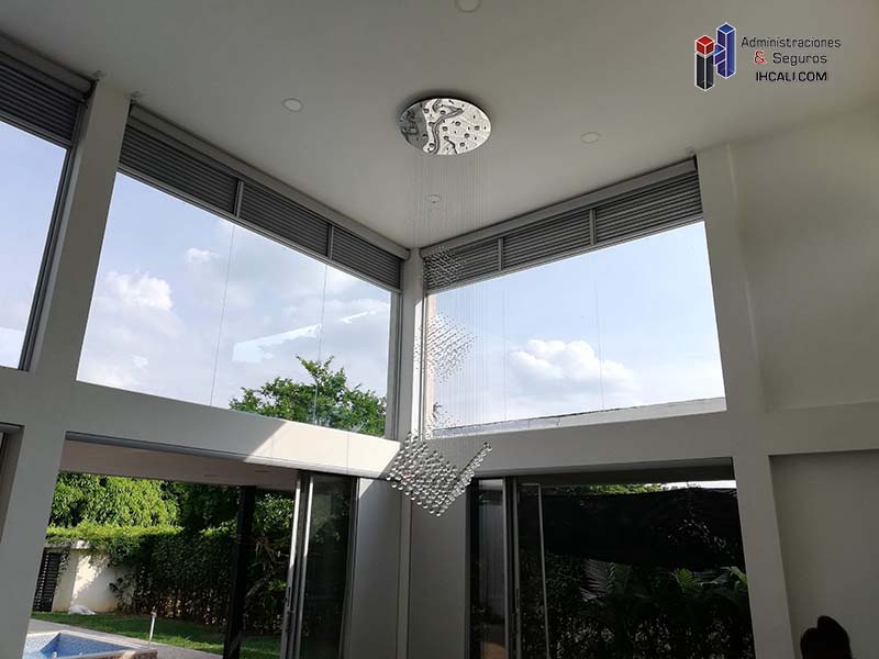 Lee más sobre el artículo Lavado y Limpieza de Vidrios en Altura